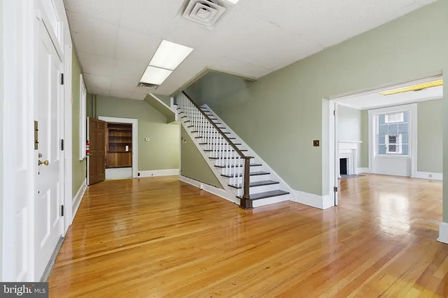 221 Main St W, Luray, VA 22835 - #3