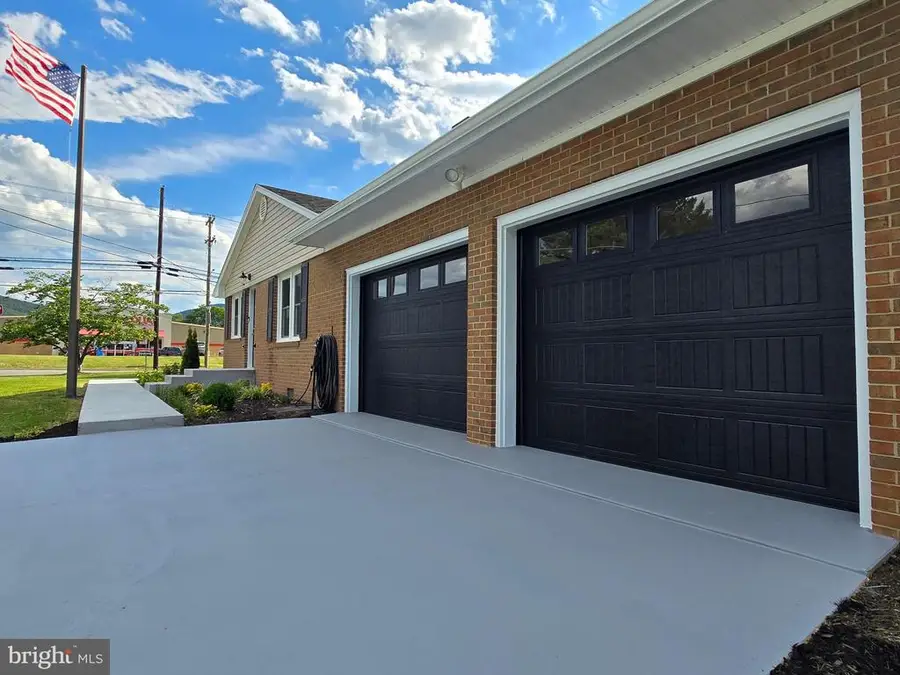 310 Main St W, Stanley, VA 22851 - #3