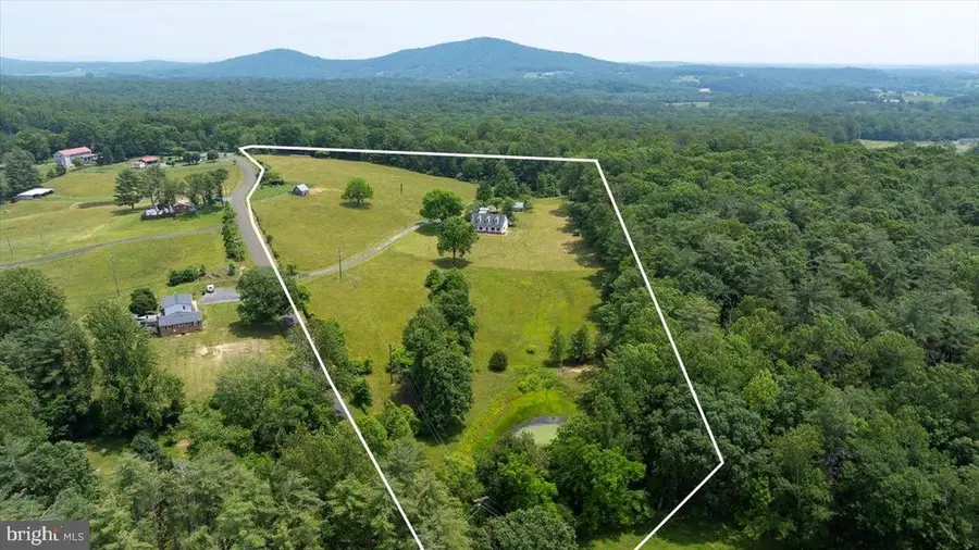 274 Aaron Mountain Rd, Castleton, VA 22716 - Image #2