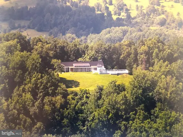 200 Fogg Mountain Ln, Flint Hill, VA 