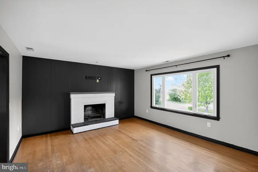512 Round Hill Rd, Boston, VA 22713 - #2