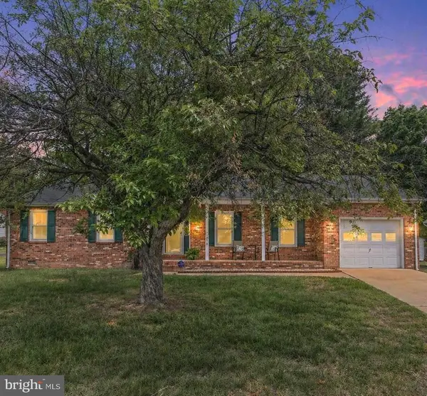 619 Shamrock Dr, Fredericksburg, VA 22407