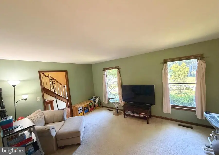 609 Stonewall Ln, Fredericksburg, VA 22407 - #3