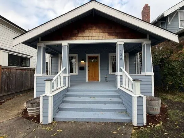 136 NE 52nd St, Seattle, WA 98105