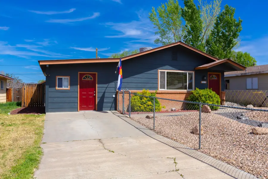 927 E Harrison Avenue, Fruita, CO 81521 - #2