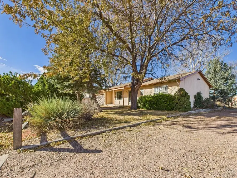 21 S Golfwood Dr W, Pueblo, CO 81007 - Image #2