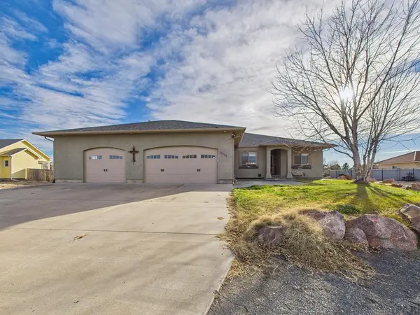 2084 Iris Rd, Pueblo, CO 81006