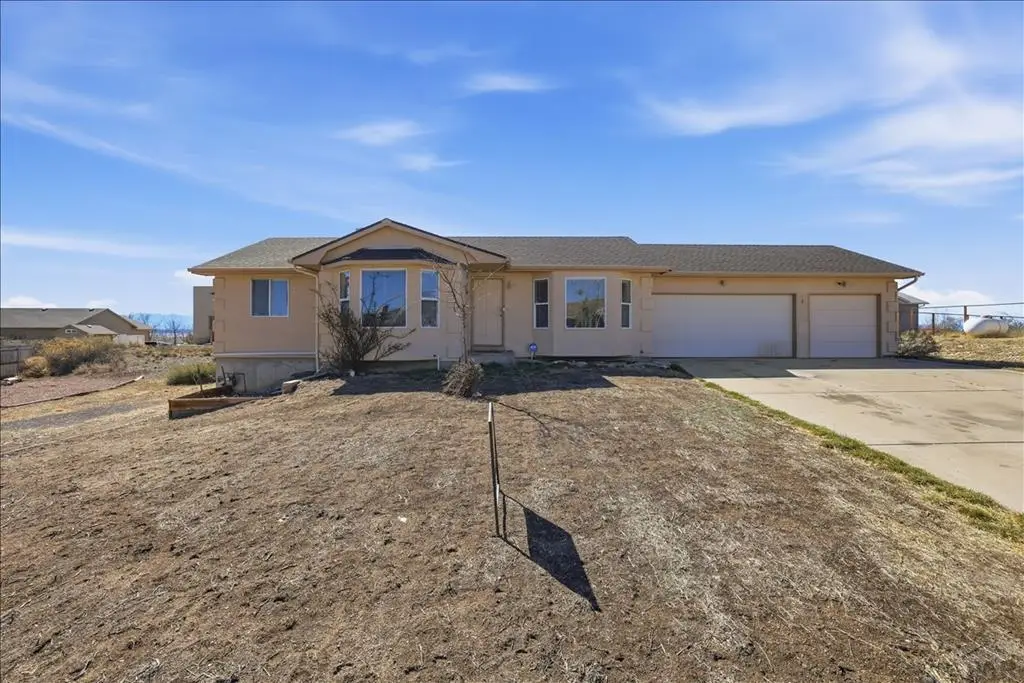 807 S Aguilar Ln, Pueblo, CO 81007 - #1