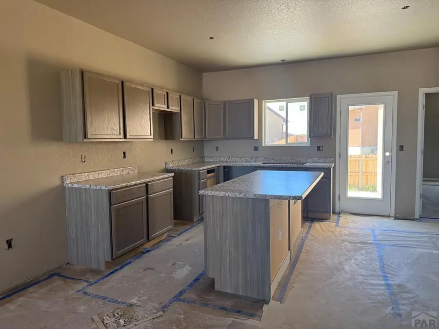 6025 Harper Ln, Pueblo, CO 81008 - #3