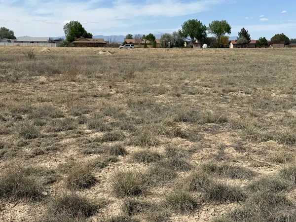 583 E Woodleaf Dr, Pueblo West, CO 81007