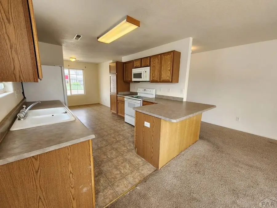 2220 Meadowlark Ln, Pueblo, CO 81008 - #2