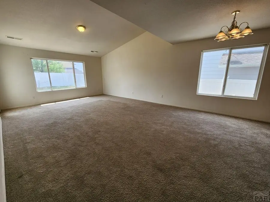 2220 Meadowlark Ln, Pueblo, CO 81008 - #3