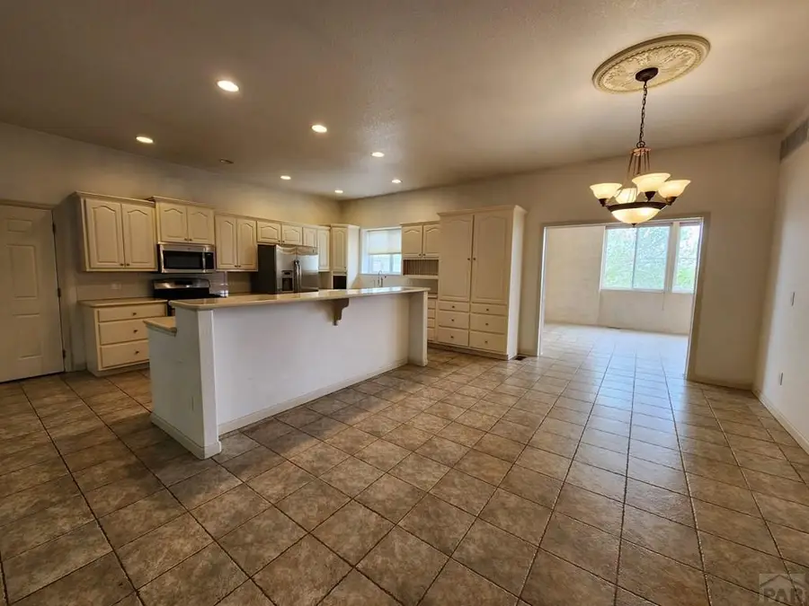 6055 Pine Bluff Dr, Pueblo, CO 81004 - #2