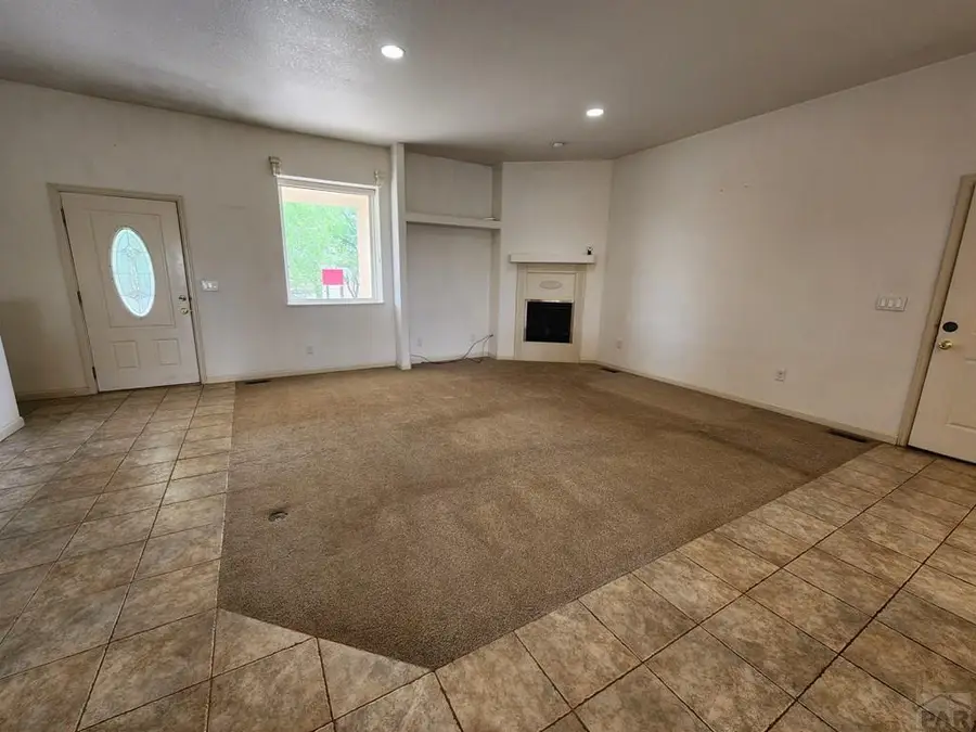 6055 Pine Bluff Dr, Pueblo, CO 81004 - #3