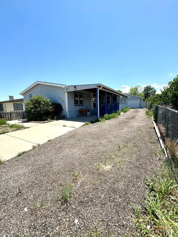 232 E Rolling Hills Dr, Pueblo, CO 81007
