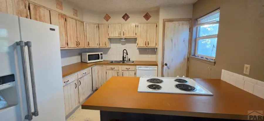 306 Hackberry St, Lamar, CO 81052 - #3