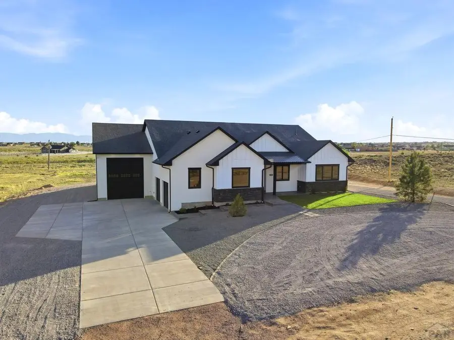 1237 N Challenger Pl, Pueblo, CO 81007 - #2