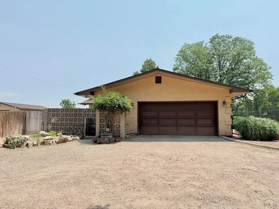 2209 Hillside Rd, Pueblo, CO 81006 - #3