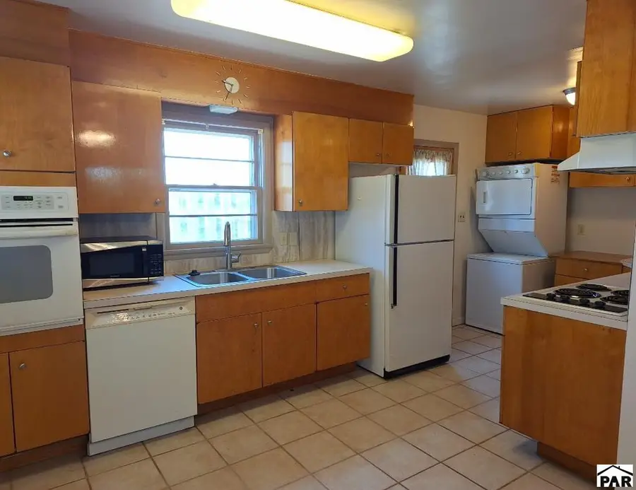 610 W Cedar St, Lamar, CO 81052 - #3