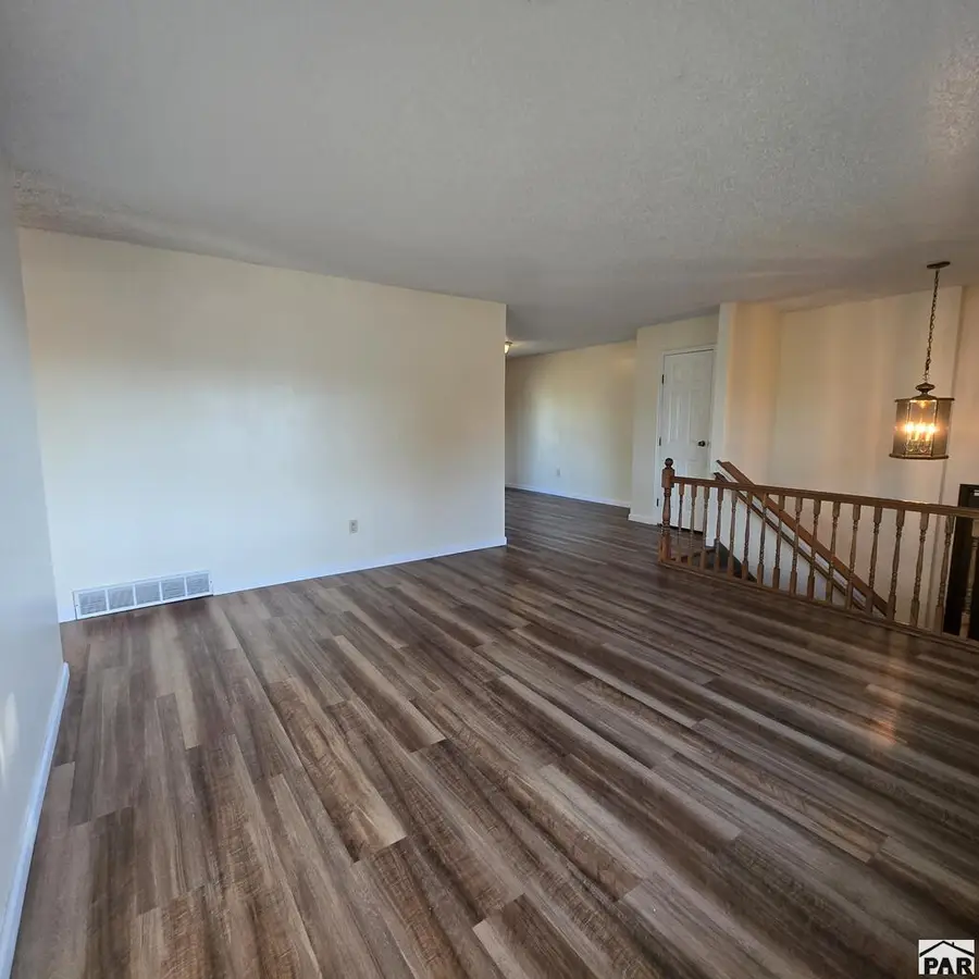 112 La Rochelle Dr, Pueblo, CO 81005 - #3