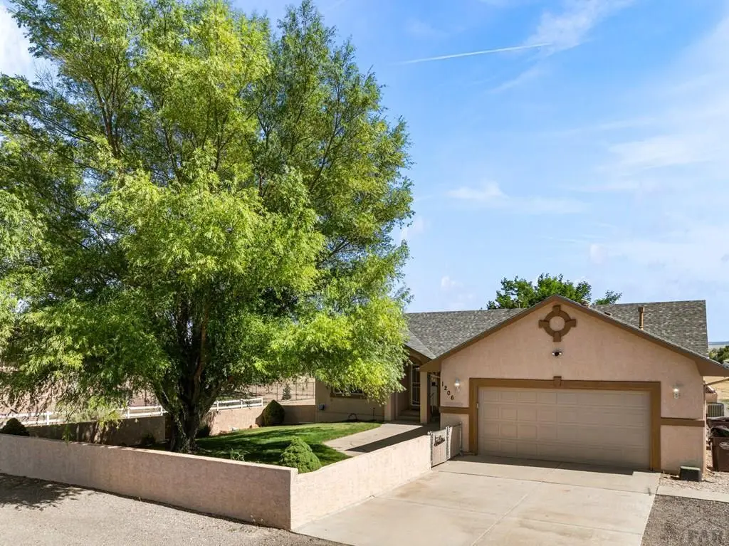 1206 W Shenandoah Dr, Pueblo, CO 81007 - #1