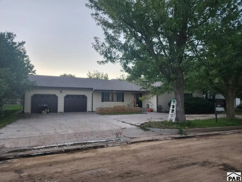 209 and 210 Willow Valley Dr, Lamar, CO 81052 - #1