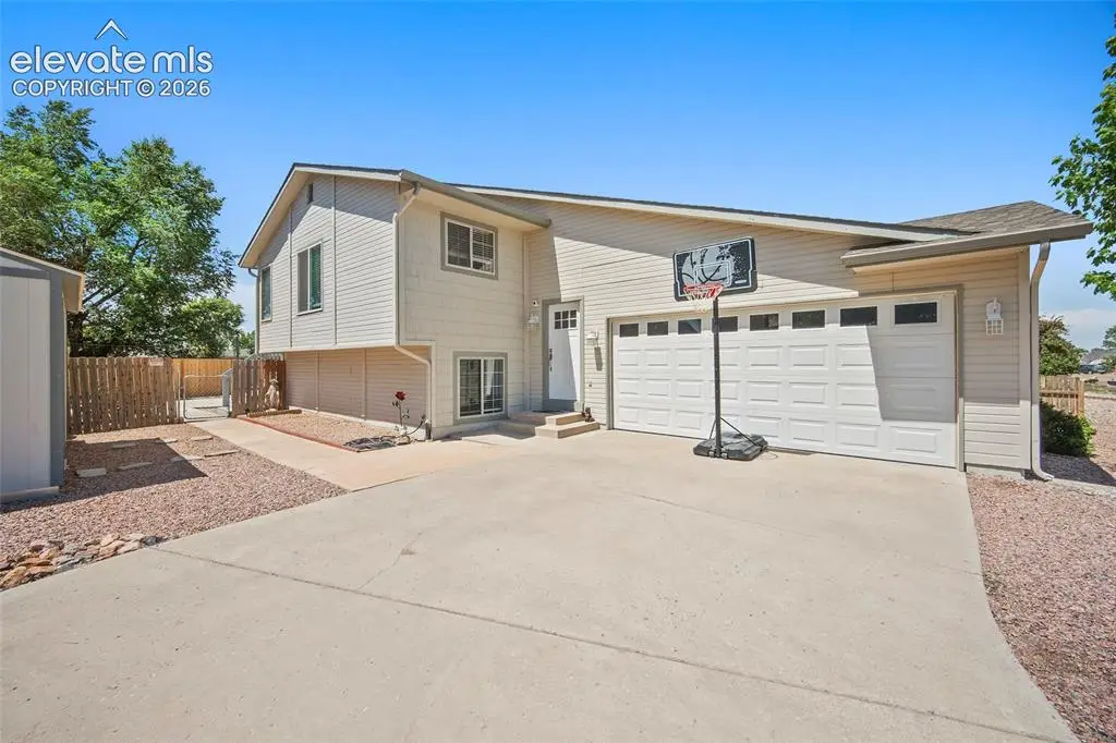 34 E Bonanza Drive, Pueblo, CO 81007 - #1