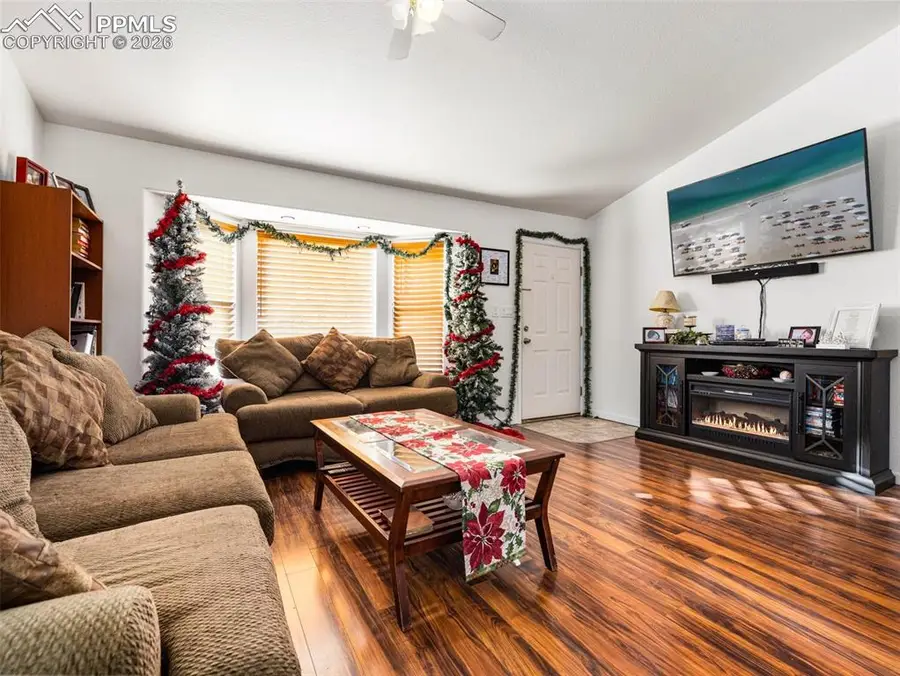 734 S Legend Lane, Pueblo, CO 81007 - Image #3