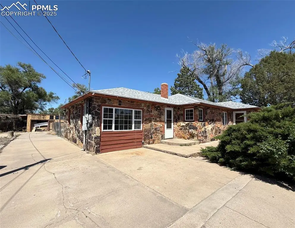 1117 E 6th Street, La Junta, CO 81050 - #1
