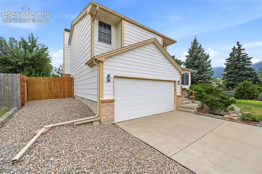 637 Trailcrest Court, Colorado Springs, CO 80906 - #3