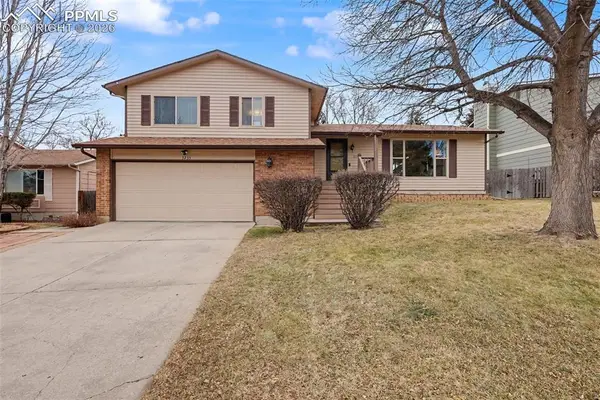 3235 Blue Mountain Way, Colorado Springs, CO 80906