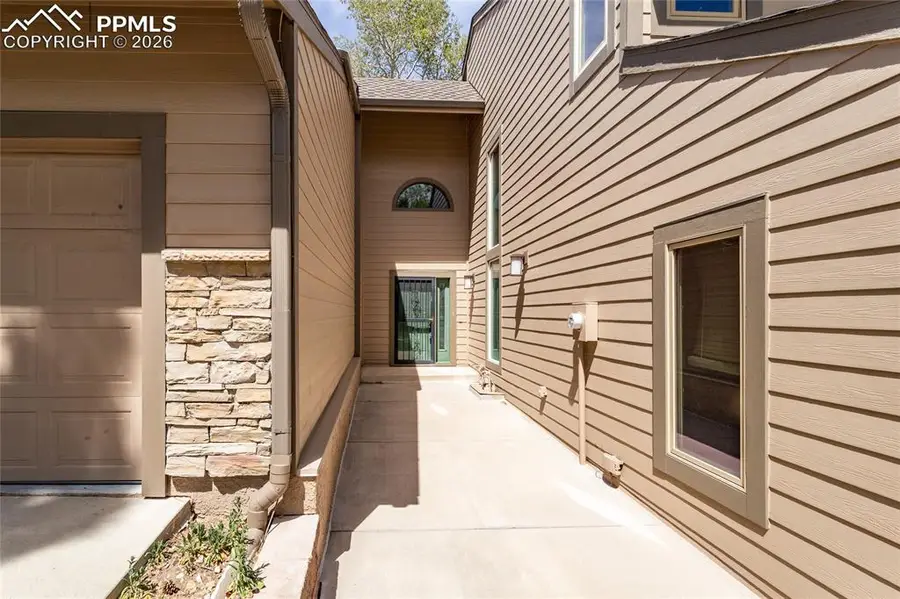 24 Woodbridge Drive, Colorado Springs, CO 80906 - #2