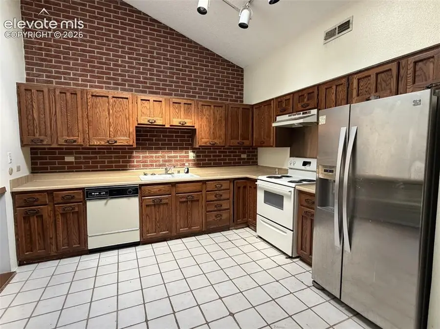 438 Lakewood Circle, Colorado Springs, CO 80910 - #2