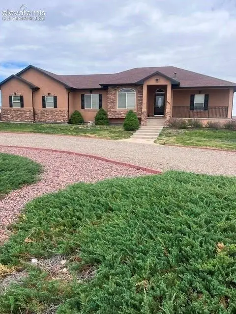 777 E Woodleaf Drive, Pueblo, CO 81007