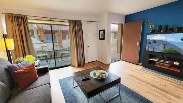 467 S Calle El Segundo #D20, Palm Springs, CA 92282