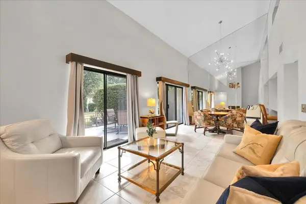 204 Lakecrest Lane, Palm Desert, CA 92260