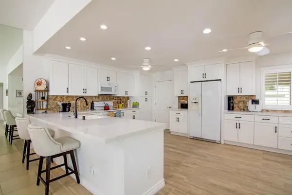 1740 Firestone Plaza, Palm Springs, CA 92264