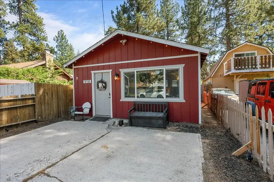 918 W Aeroplane Boulevard, Big Bear City, CA 92314 - #2
