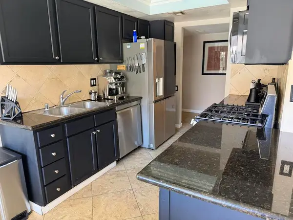 400 N Sunrise Way #104, Palm Springs, CA 92262