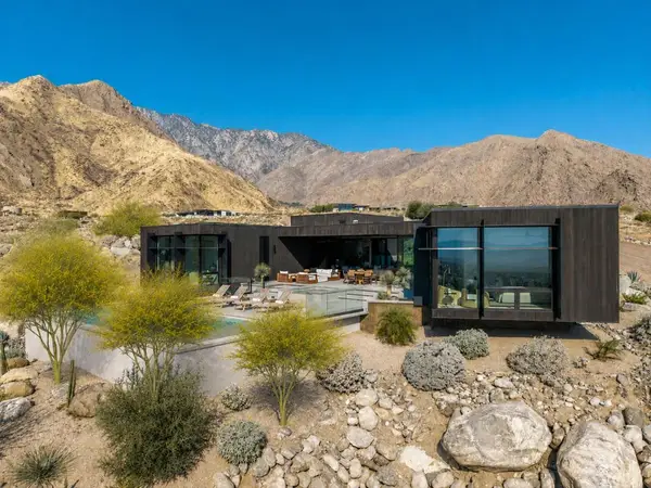 2085 Desert Flower Court, Palm Springs, CA 92262