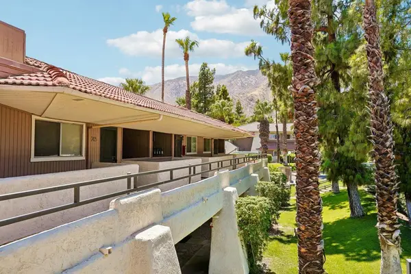 550 N Villa Court #205, Palm Springs, CA 92262
