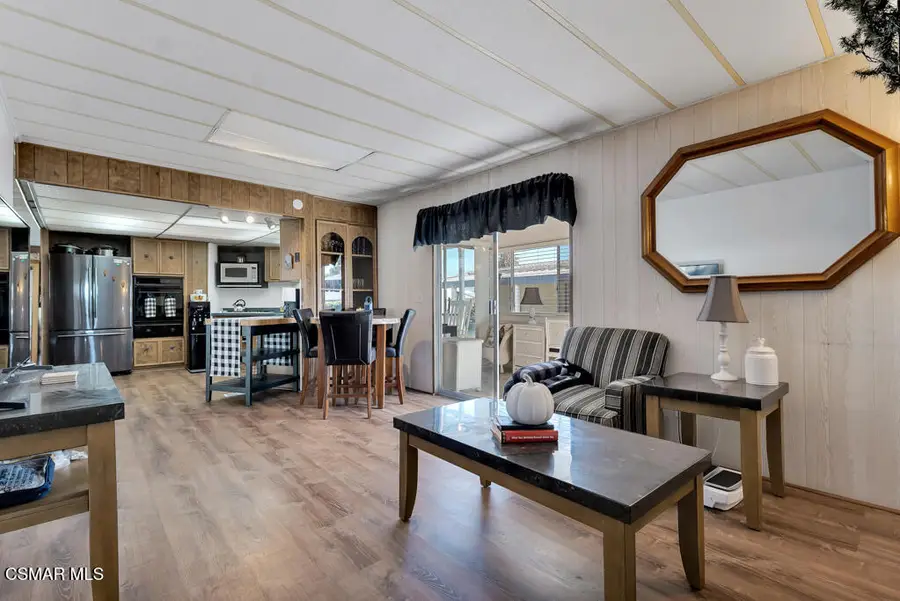 92 Poinsettia Gardens Drive, San Buenaventura Ventura, CA 93004 - Image #3