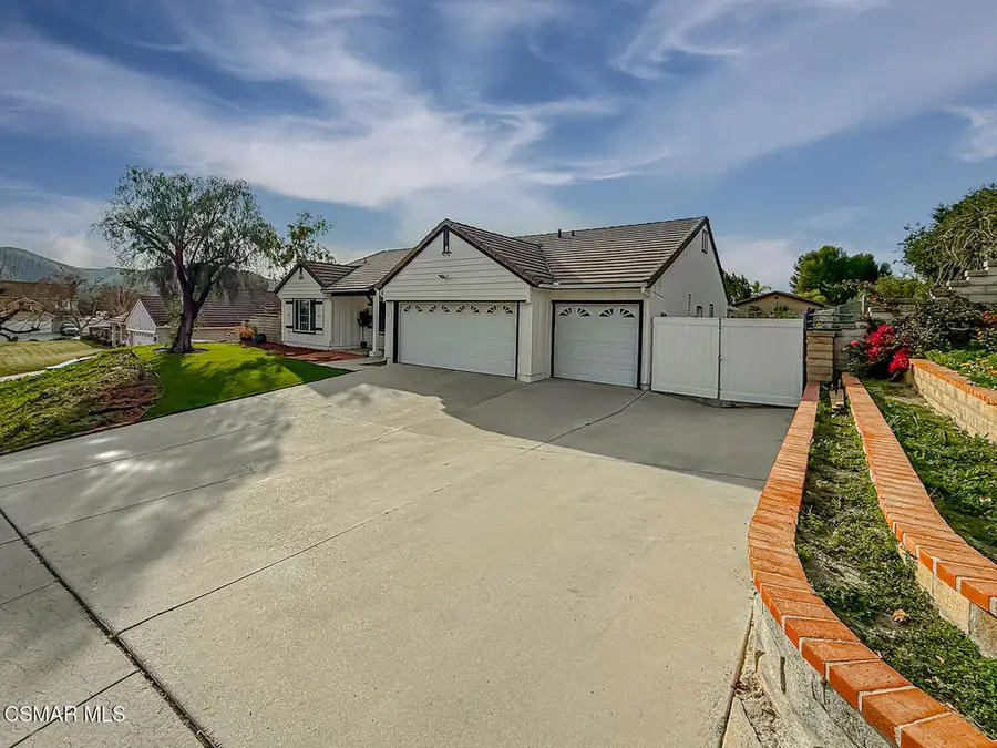 221 Hazelridge Court, Simi Valley, CA 93065 - Image #3