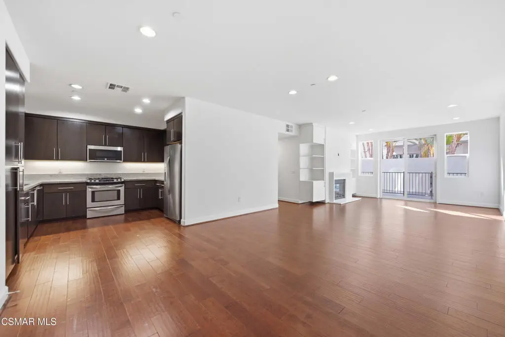 10878 Bloomfield Street #107, Toluca Lake, CA 91602 - #1