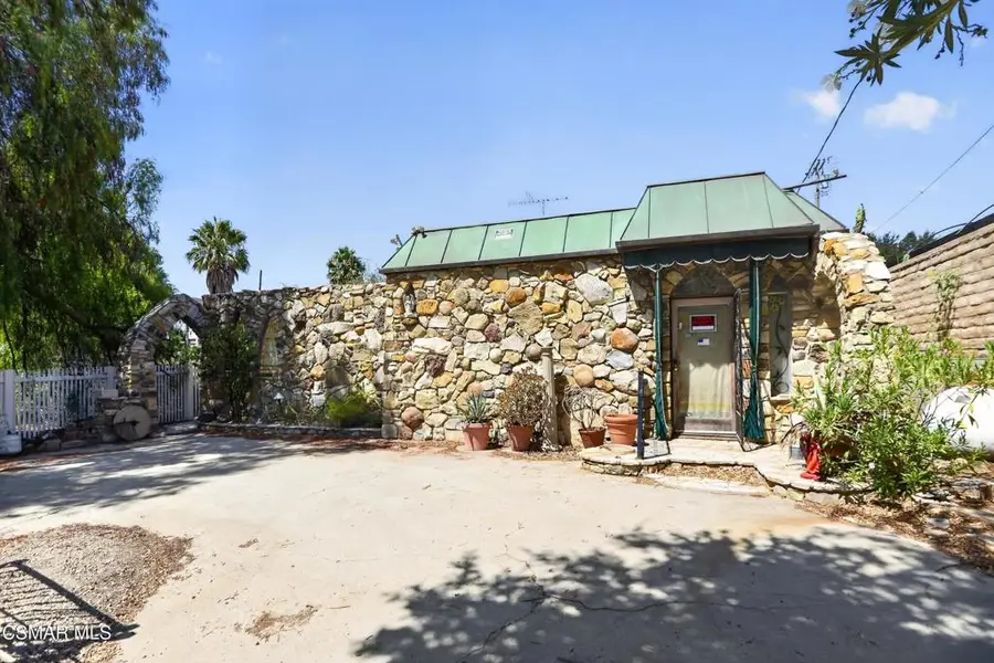 9208 Thompson Avenue, Chatsworth, CA 91311 - #2