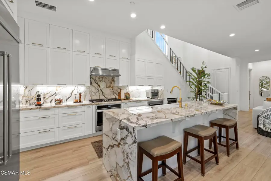 20811 W Bur Oak Circle, Porter Ranch, CA 91326 - #2