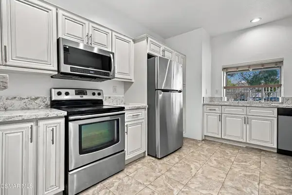 688 Indian Oak Lane #107, Oak Park, CA 91377