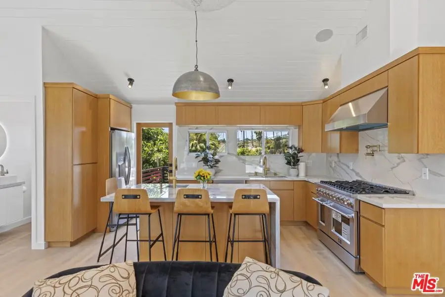 5317 Valley Ridge Avenue, Los Angeles, CA 90043 - #3