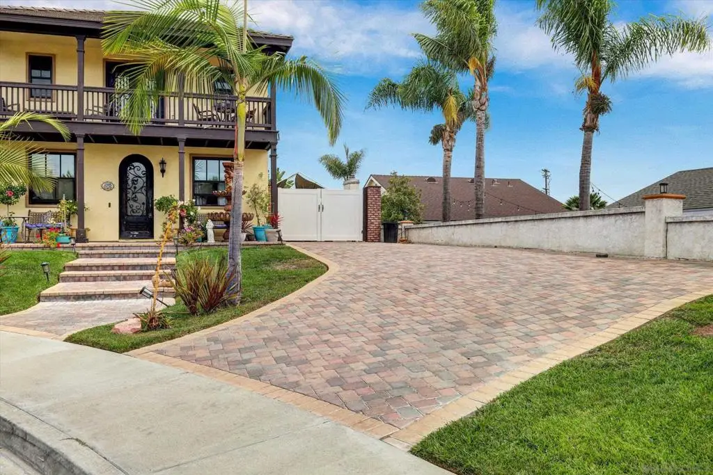 523 Hatherly St, Vista, CA 92083 - #1