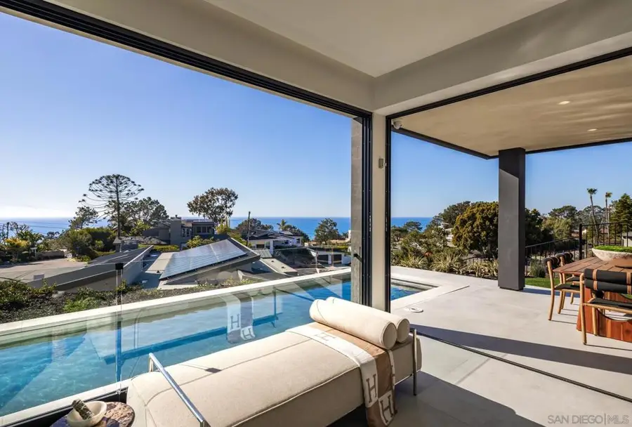 722 Amphitheatre Dr, Del Mar, CA 92014 - Image #2